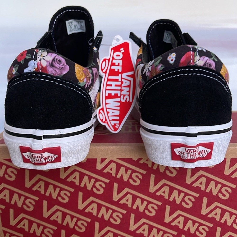 Vans WMNS Old Skool
(Lux Floral) Digi Floral/
VN0A38G1U5H
Sneakers - Picture 13 of 16